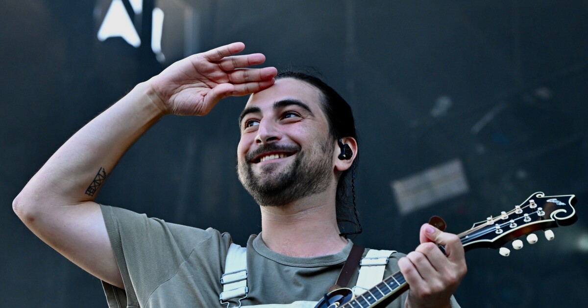 Inside 'The Great Divide': Noah Kahan's Heartbreak Anthem